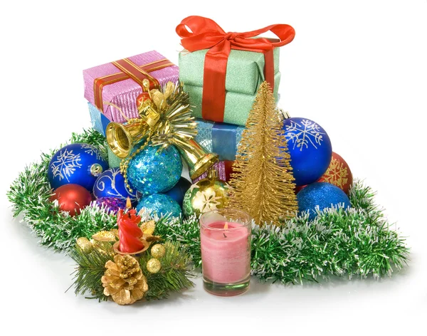 Imagen de diferentes dekorations de Navidad y cajas con regalos — Foto de Stock