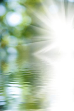 yeşil bir arka plan üzerinde su