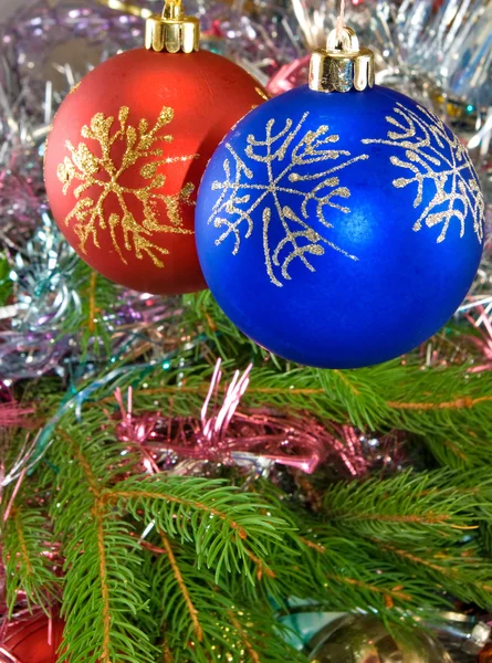 Två christmas bollar närbild — Stockfoto