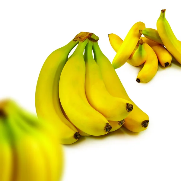 Bananen op witte achtergrond — Stockfoto