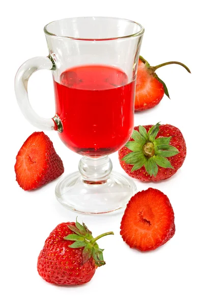 Isolerade bilden av ett glas jordgubbsjuice och jordgubbe — Stockfoto