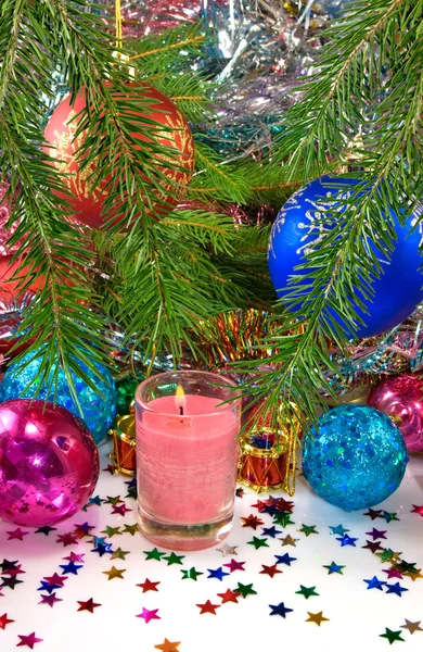 Изображение различных рождественских украшений крупным планом — стоковое фото