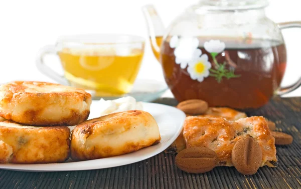 Image tasses de thé et biscuits sur la table gros plan — Photo