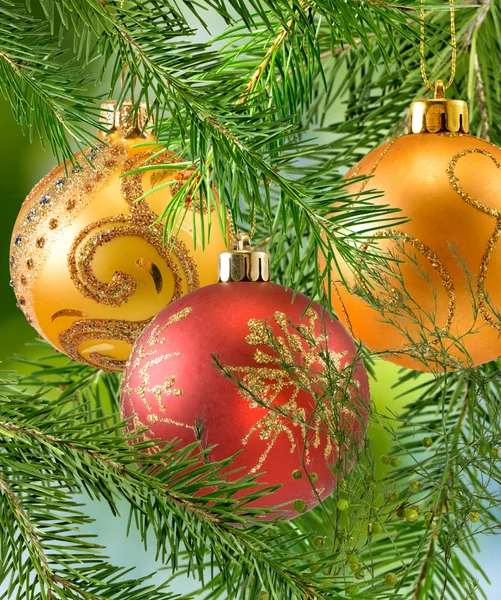 Beautiful christmas balls on the christmas tree — Stock Photo, Image