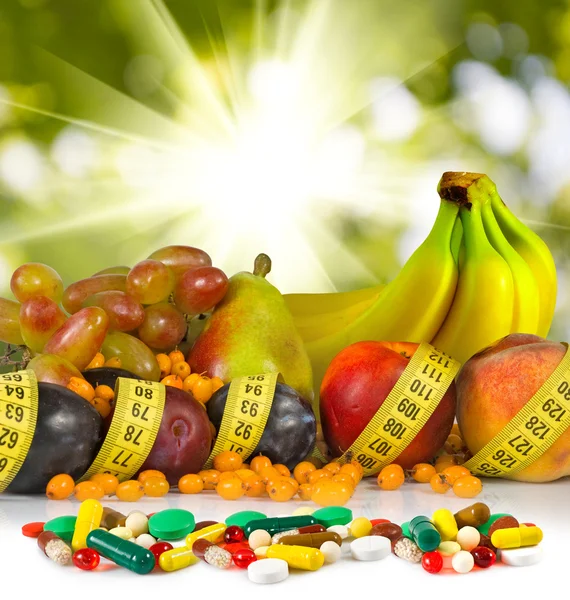 Image of pills on a background of fruits close-up — Stock Photo, Image