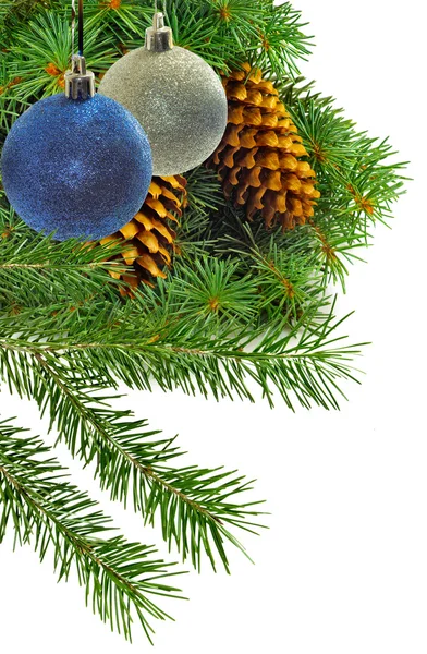 Bolas de natal na árvore de natal closeup — Fotografia de Stock