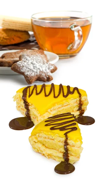 Image of a cup of tea and cookies on a white background close-up — Stock Photo, Image