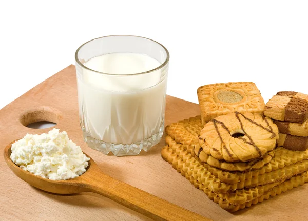 Bild von Milchprodukten auf einer Holzplatte — Stockfoto