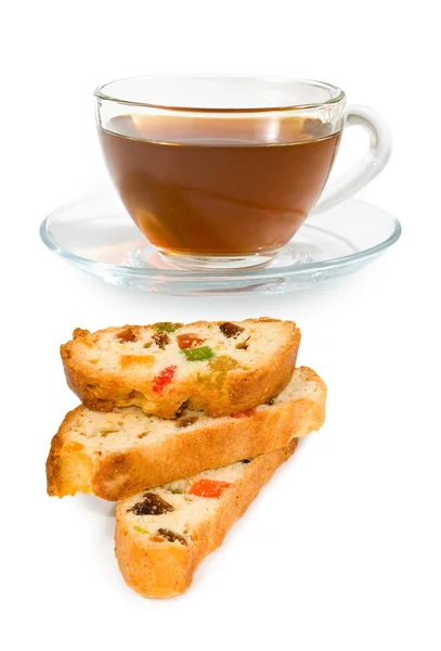 一杯茶和饼干在白色背景上的图像 — 图库照片