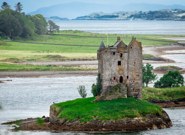 Vista panorâmica do Castelo de Stalker, Highlands, Escócia — Fotografia de Stock