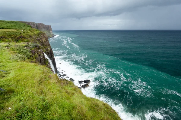 Kilt Rock Seascape, Isla de Skye, Escocia Imágenes de stock libres de derechos