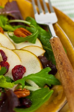 Kızılcık armut salatası