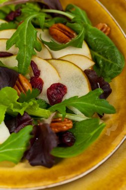 Kızılcık armut salatası