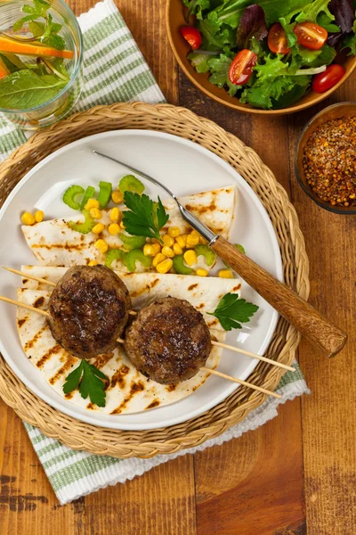 Schnitzel oder Wurstpastete — Stockfoto