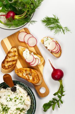 Turp ve krem peynirli tost