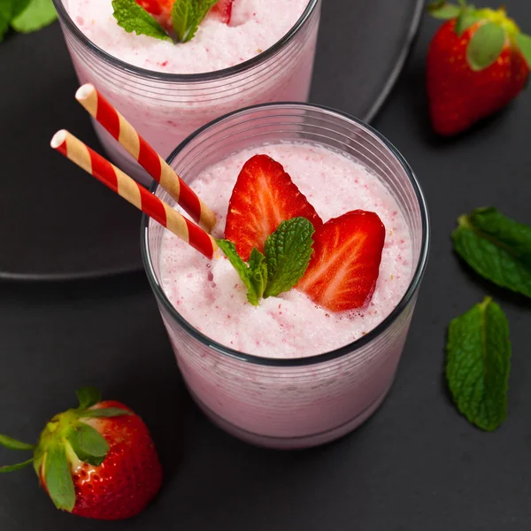 Jordgubbs yoghurt smoothie — Stockfoto