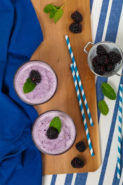 BlackBerry yoghurt smoothie — Stock fotografie