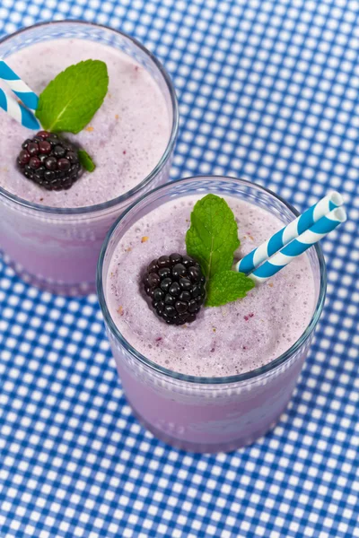 BlackBerry yoghurt smoothie — Stockfoto