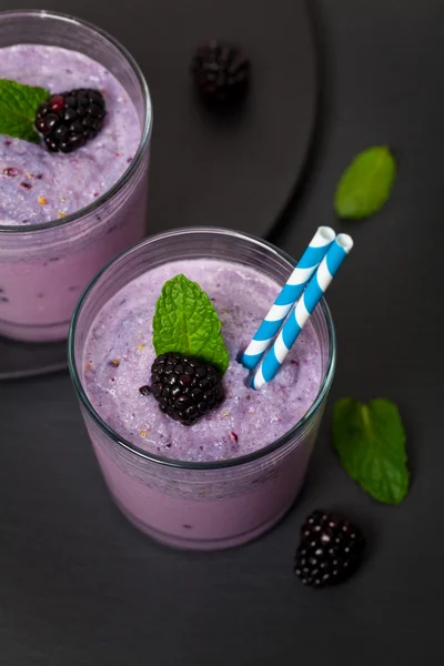 BlackBerry joghurt smoothie — Stock Fotó