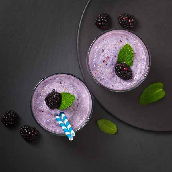 BlackBerry yoğurt smoothie — Stok fotoğraf