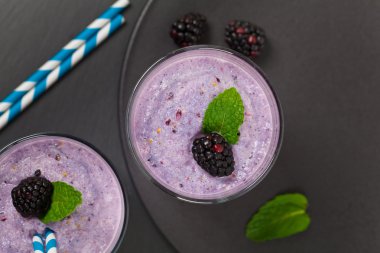 BlackBerry yoğurt smoothie