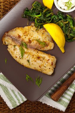 Tilapia sotelenmiş ıspanak ile