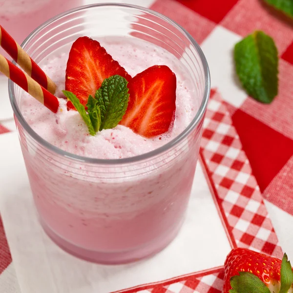 Jordgubbs yoghurt smoothie — Stockfoto