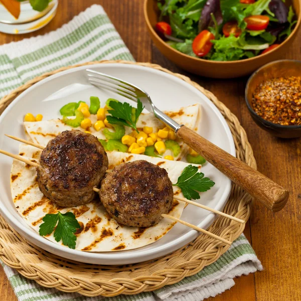 Kleine Schnitzel oder Wurstpastete — Stockfoto