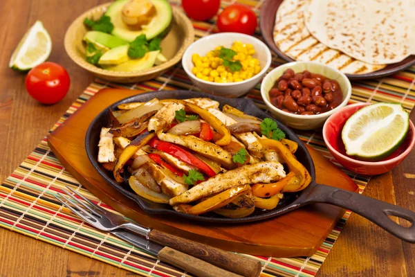 Chicken Fajitas with Peppers — Stock Photo, Image