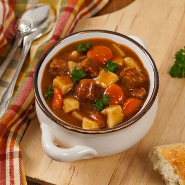 patates ve havuç ile sığır eti güveç