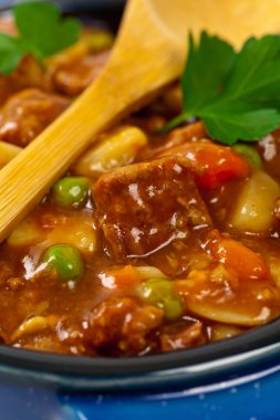 patates ve havuç ile sığır eti güveç