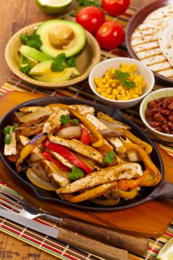 Biberli Tavuk Fajitas