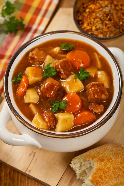 Estofado de carne con patatas y zanahorias —  Fotos de Stock