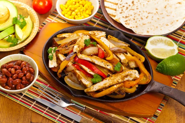 Chicken Fajitas with Bell Peppers — Stock Photo, Image