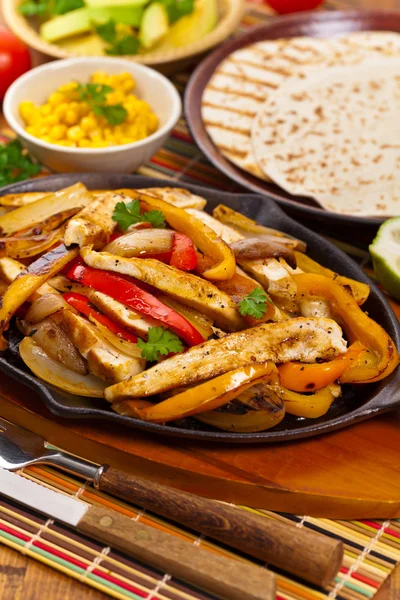 Chicken Fajitas with Bell Peppers — Stock Photo, Image