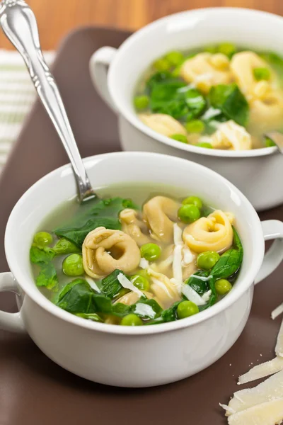 Tortellini Zuppa di pasta italiana — Foto Stock