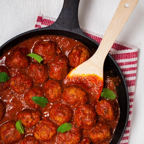 Köttbullar i tomatsås — Stockfoto