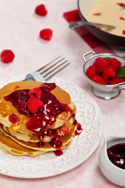 Ahududu ile Pancakes — Stok fotoğraf