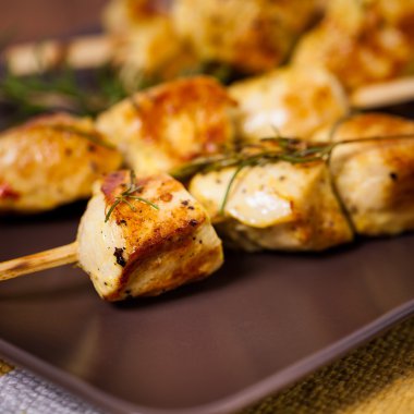 Ev yapımı tavuk yemeği