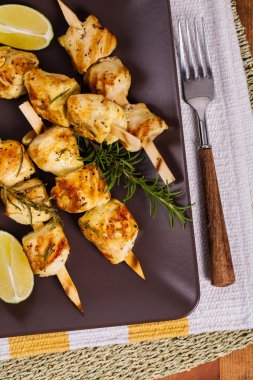 Ev yapımı tavuk yemeği