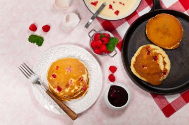 Ahududu ile Pancakes
