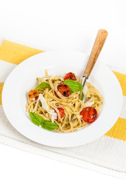 Közlenmiş domates ile makarna