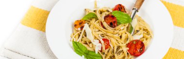 Közlenmiş domates ile makarna