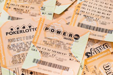 Kullanılmış Mega Milyonlar, FANTASY 5, POWERBALL, DAILY 4 Amerikan Piyango Bilet Arkaplanı. Seçici odak.