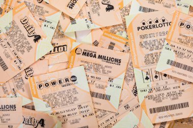 Kullanılmış Mega Milyonlar, FANTASY 5, POWERBALL, DAILY 4 Amerikan Piyango Bilet Arkaplanı. Seçici odak.