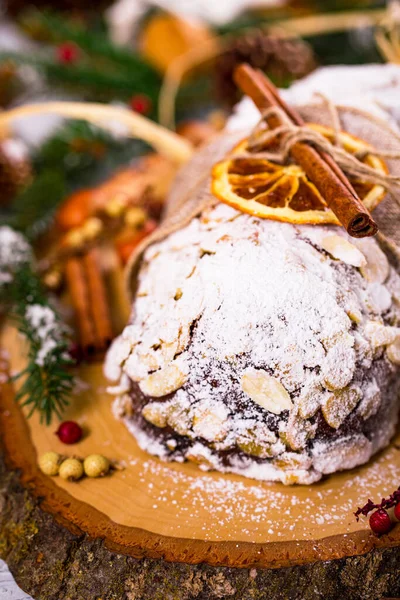 Weihnachten Urlaub Hintergrund Stollen Deutscher Weihnachtskuchen Mit Getrockneten Früchten Und — Stockfoto