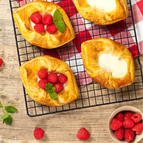 Raspberry pastries — Stock Photo, Image