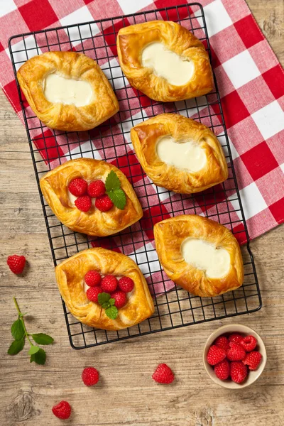 Raspberry pastries — Stock Photo, Image