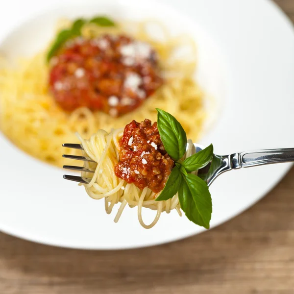 Espaguetis de pasta con salsa de tomate de carne — Foto de Stock