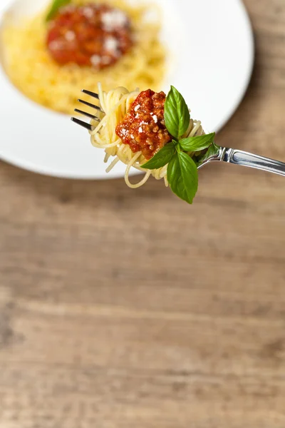 Espaguetis de pasta con salsa de tomate de carne —  Fotos de Stock